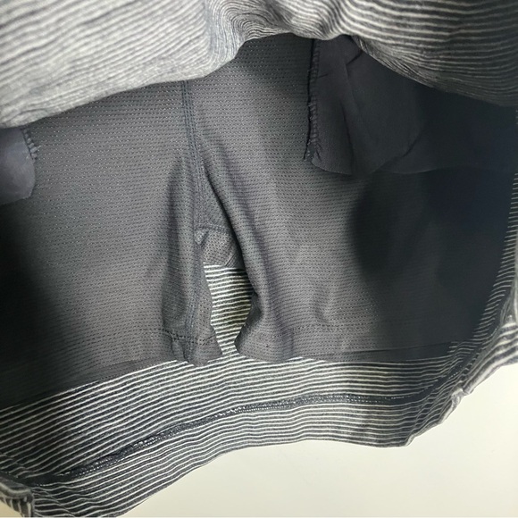 Athleta stripe Modern metro skort gray & white size medium - Picture 7 of 10